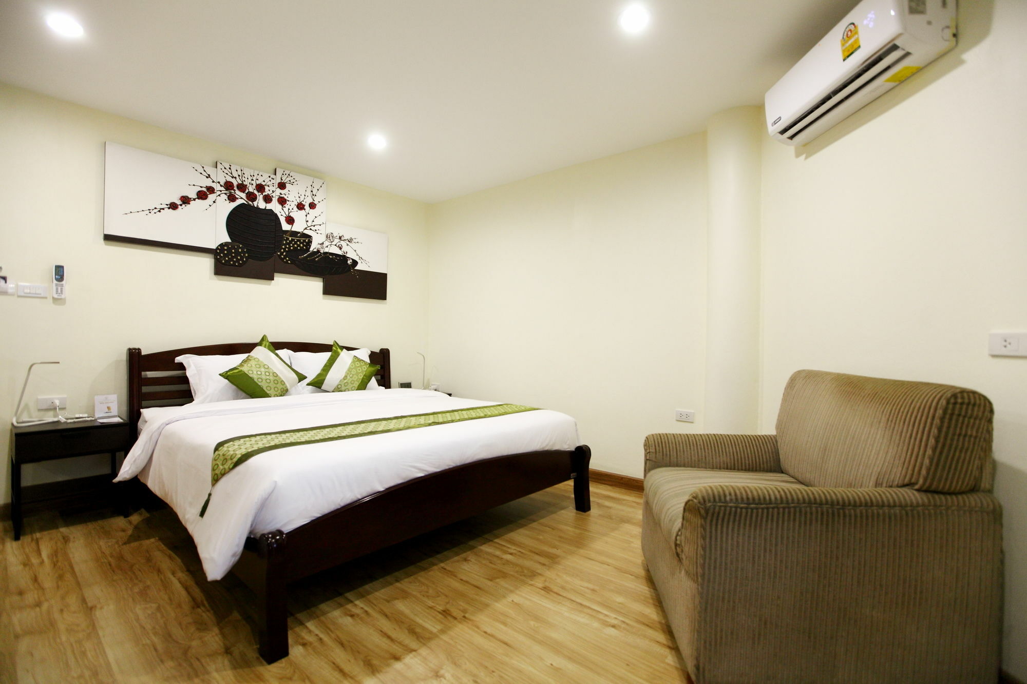 Icheck Inn Sukhumvit 22 Bangkok Exterior foto